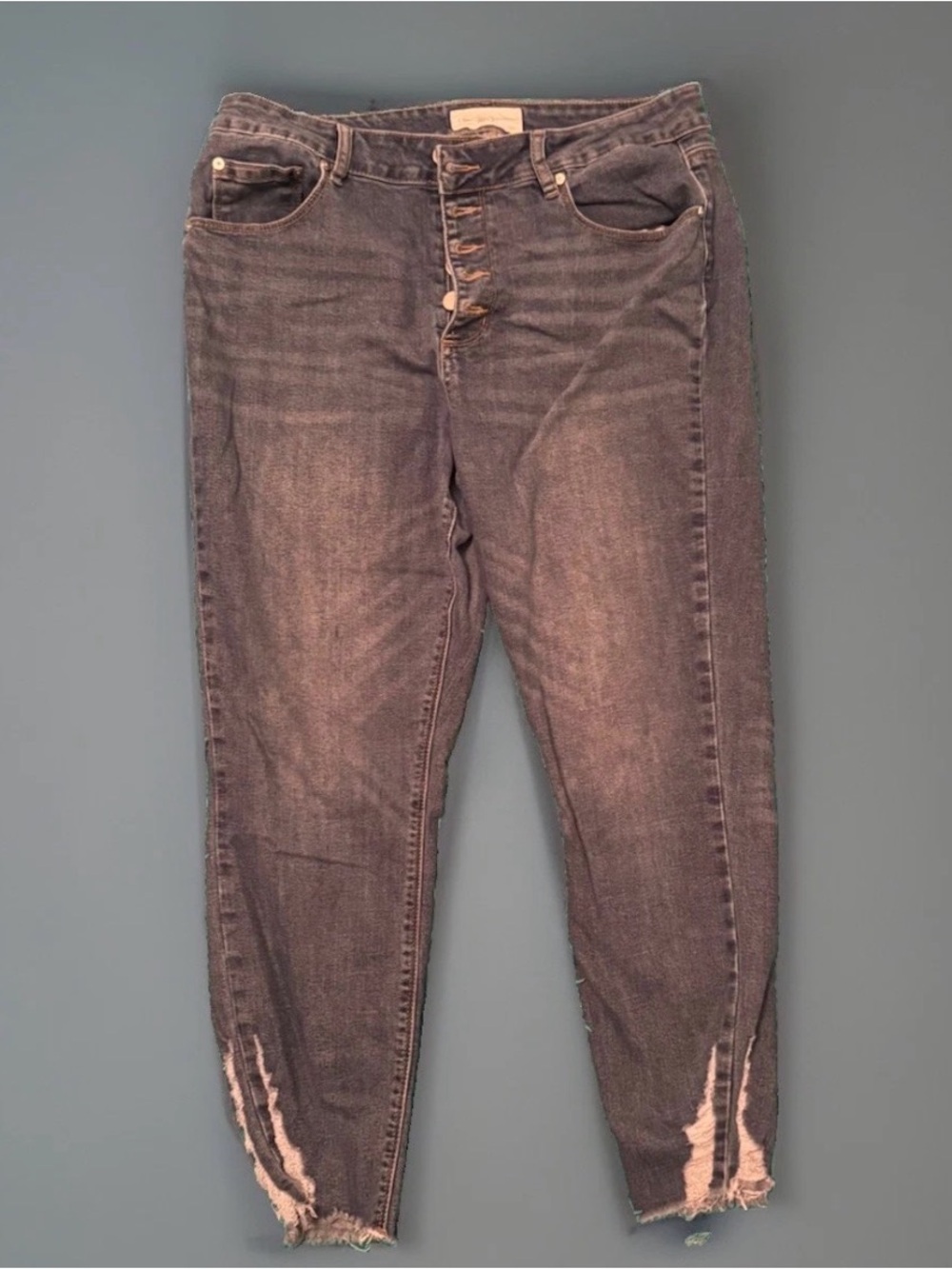 High-Rise Distressed Women’s Jeans - Charcoal Ban-Ara
